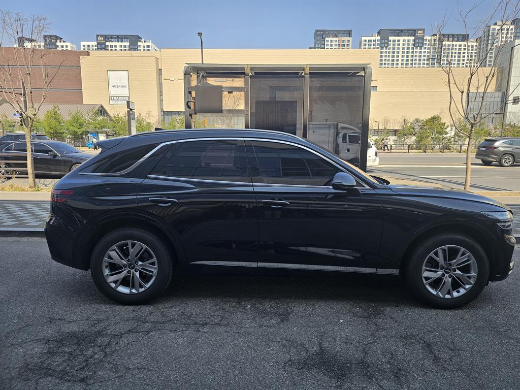 Genesis GV70 - Vista 5