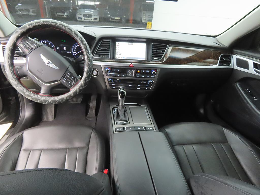 HYUNDAI Genesis - Vista 7