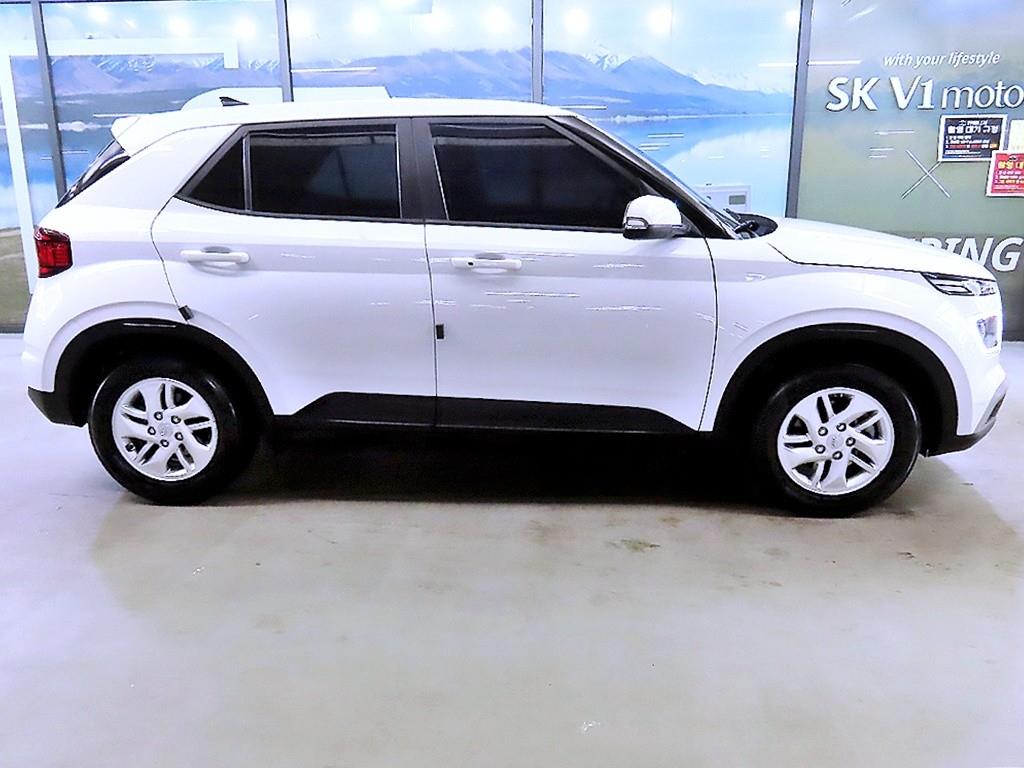 HYUNDAI Venue - Vista 3