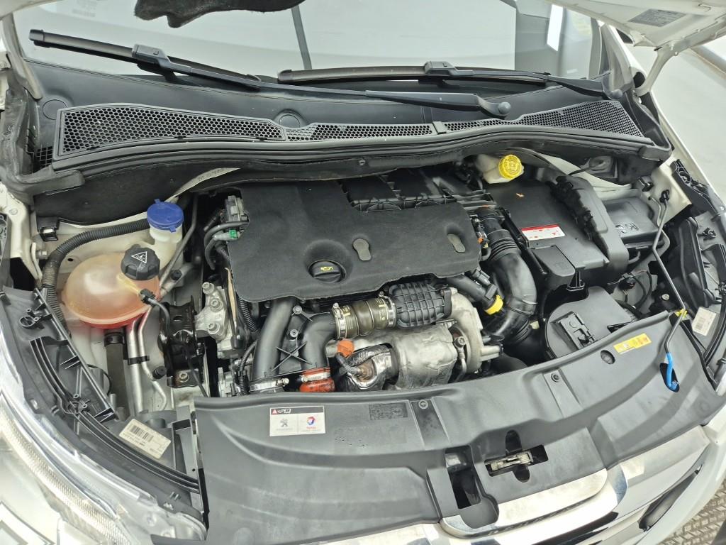 Peugeot 2008 - Vista 6