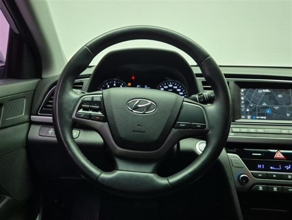HYUNDAI Avante - Vista 9