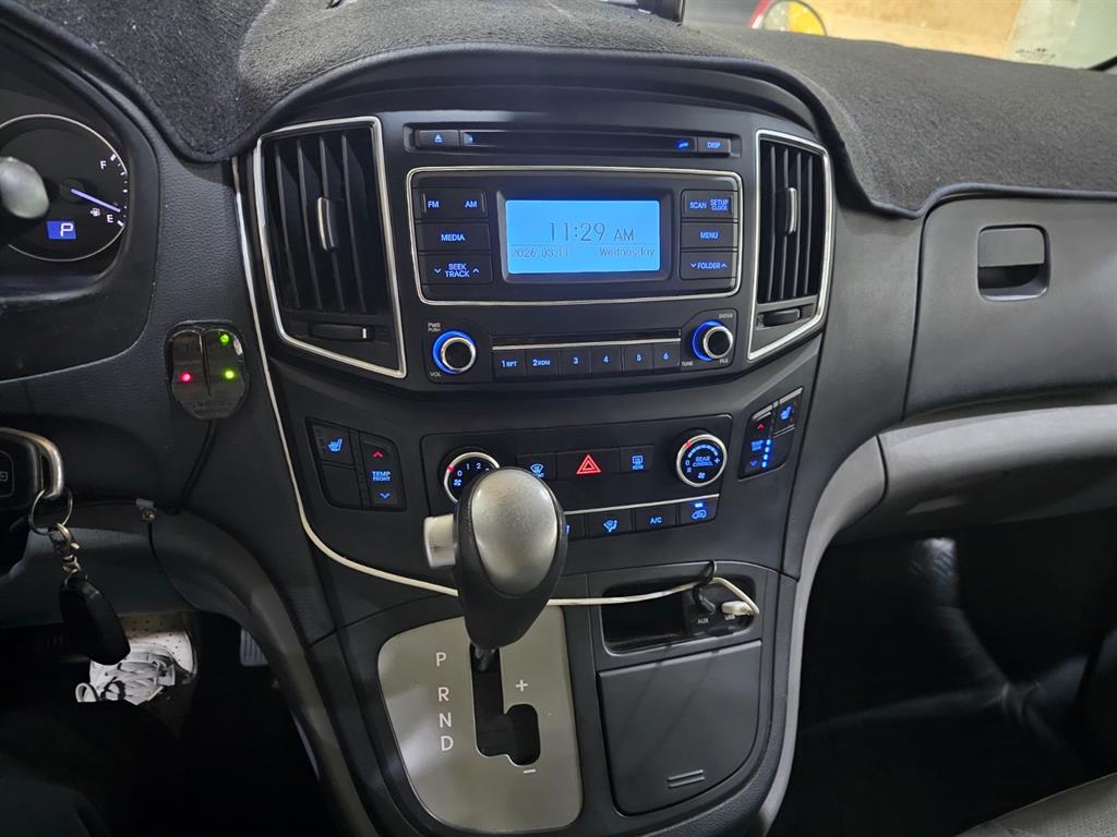 HYUNDAI Starex - Vista 6