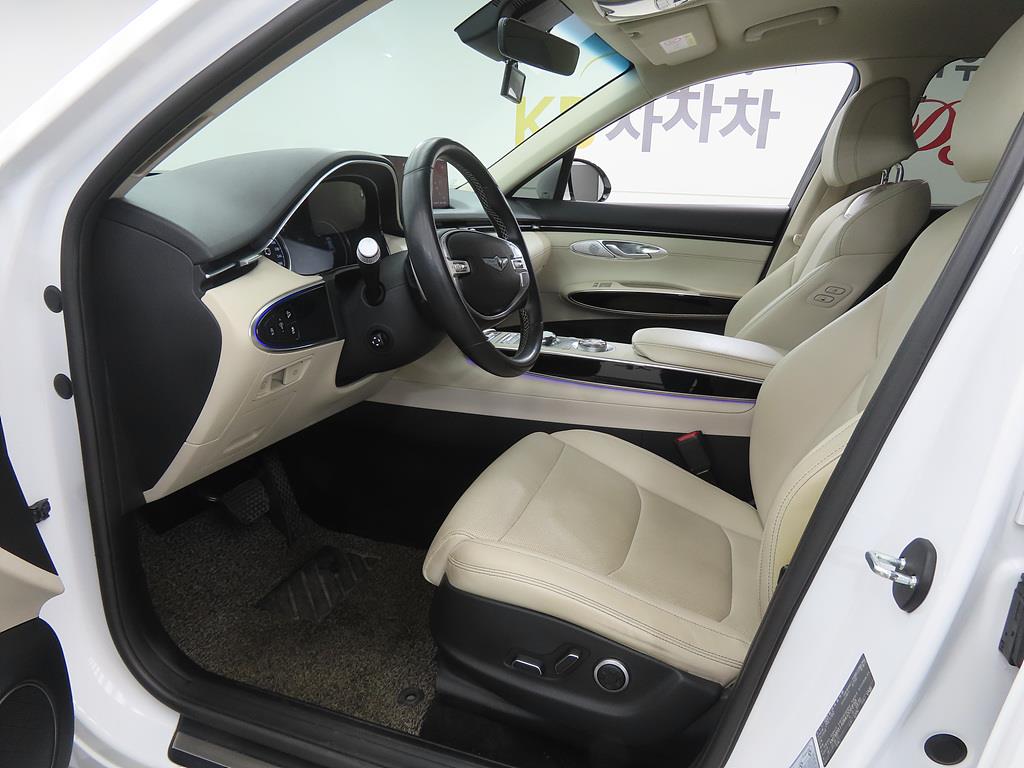 Genesis GV70 - Vista 5