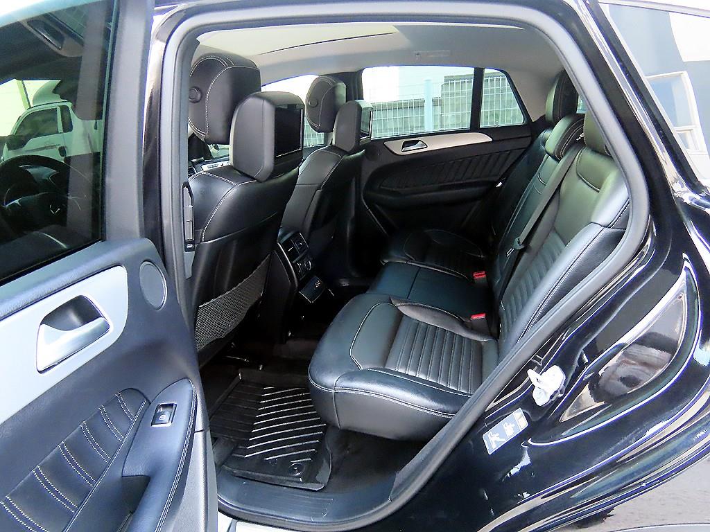 Mercedes Benz GLE Class - Vista 6