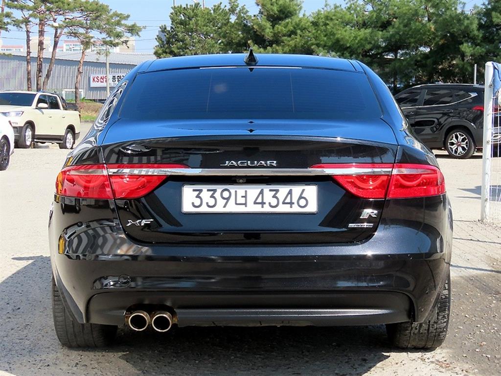 Jaguar XF - Vista 4