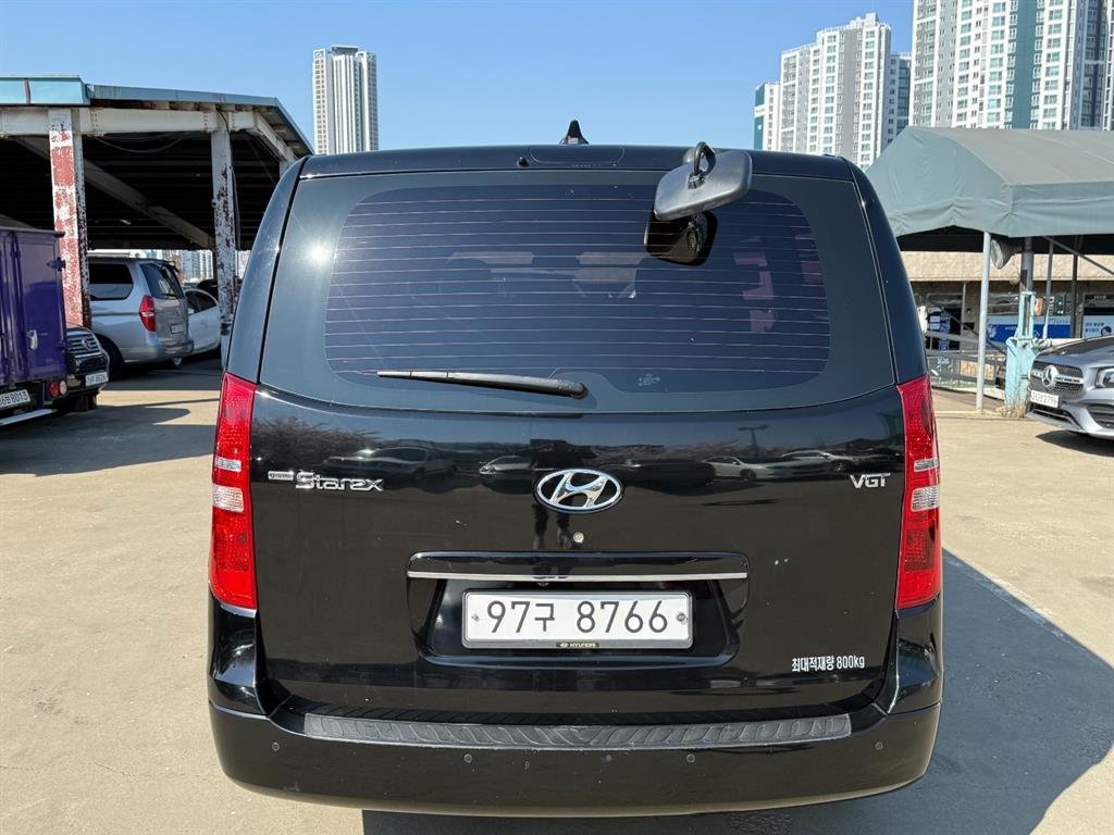 HYUNDAI Starex - Vista 4