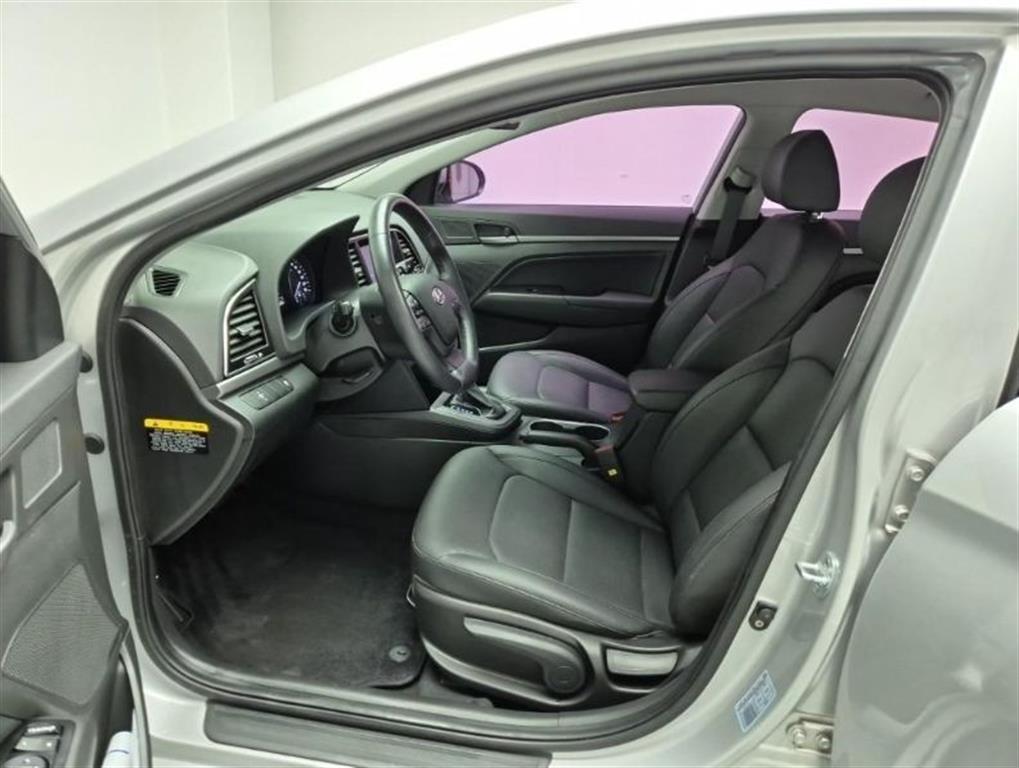 HYUNDAI Avante - Vista 11