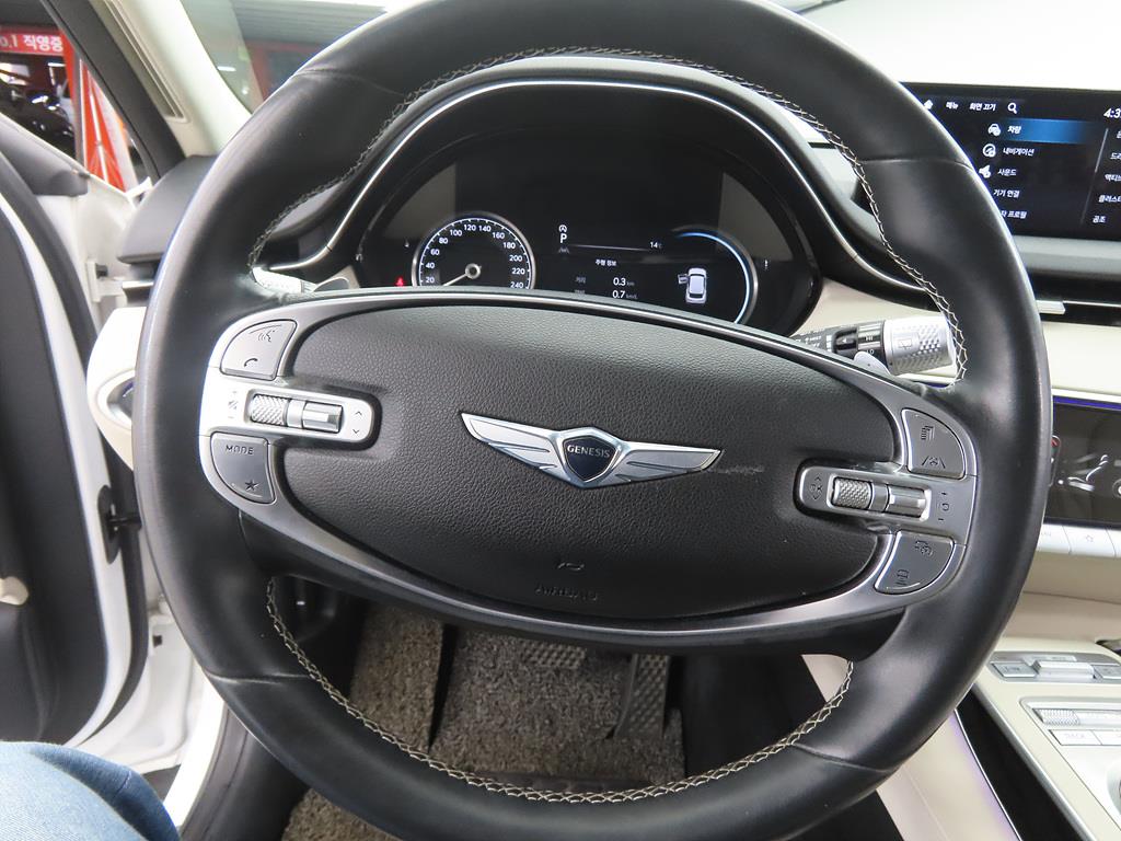 Genesis GV70 - Vista 8