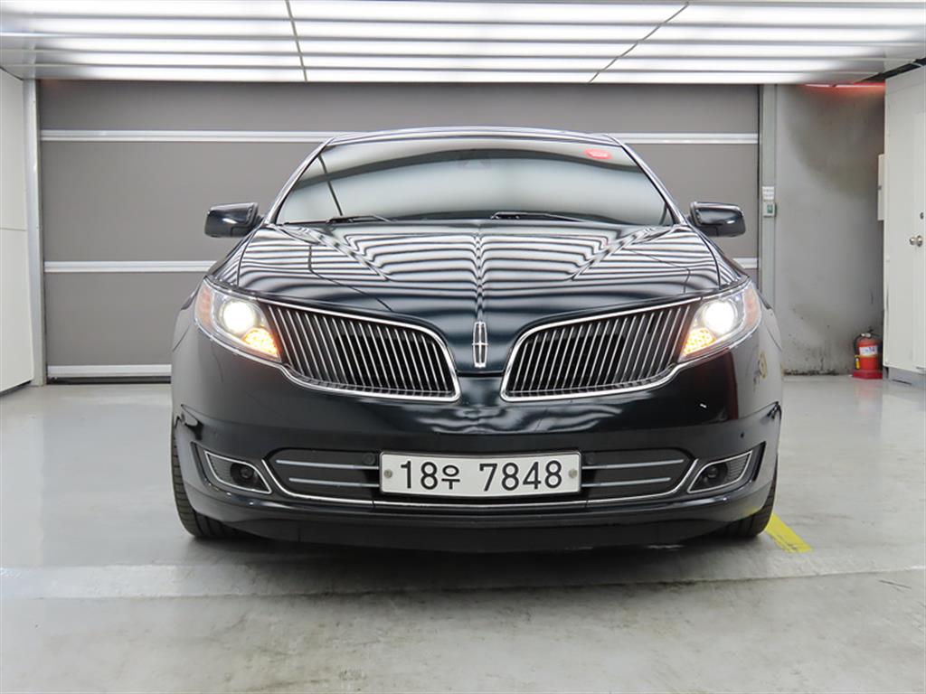 Lincoln MKS - Vista 2