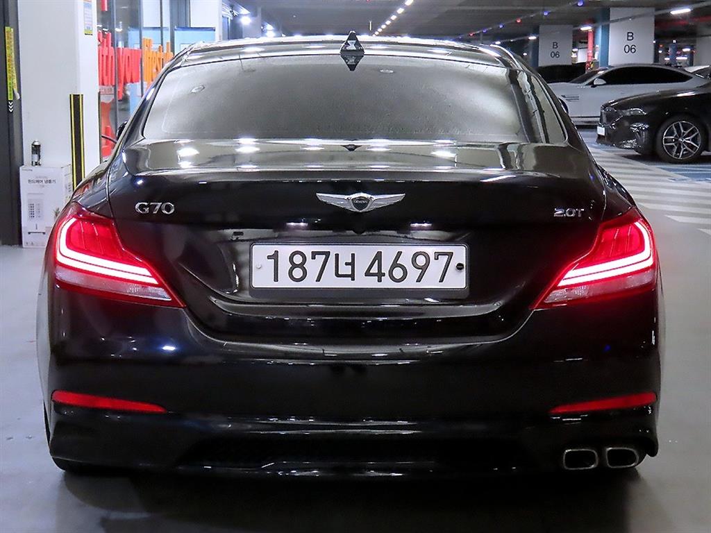 Genesis G70 - Vista 5