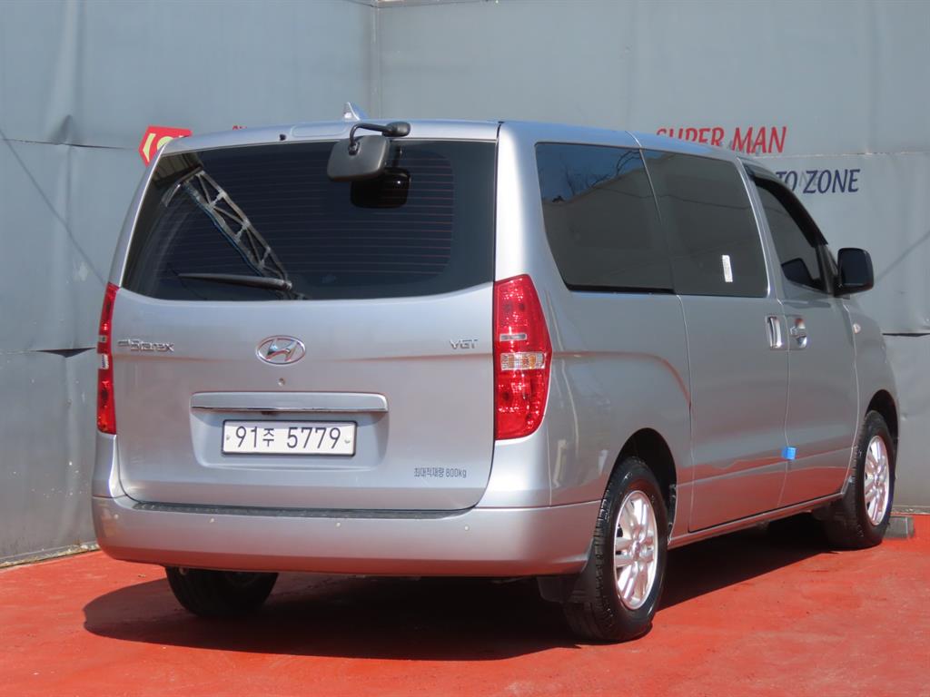 HYUNDAI Starex - Vista 5
