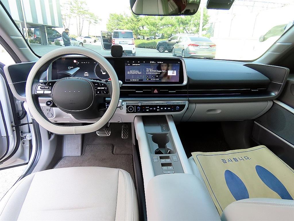 HYUNDAI Ioniq 6 - Vista 7