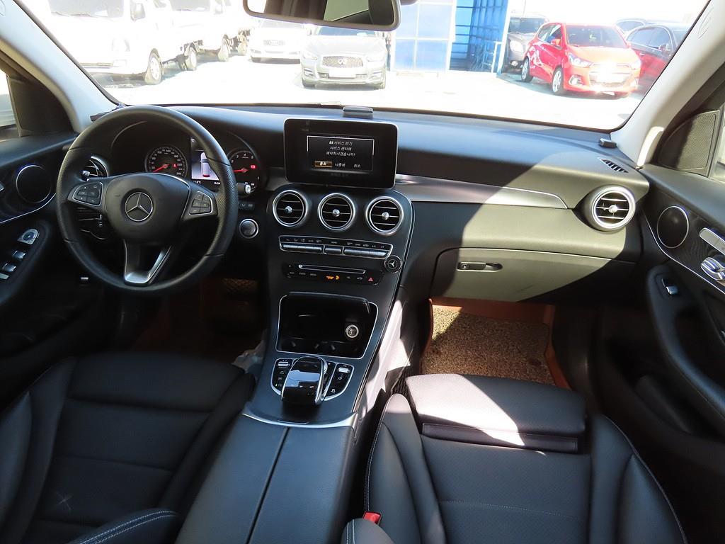 Mercedes Benz GLC Class - Vista 5