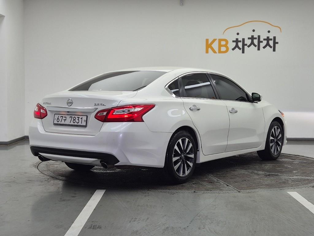 Nissan Altima - Vista 4