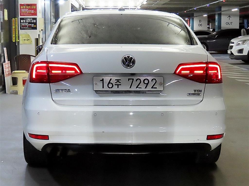 Volkswagen Jetta - Vista 5