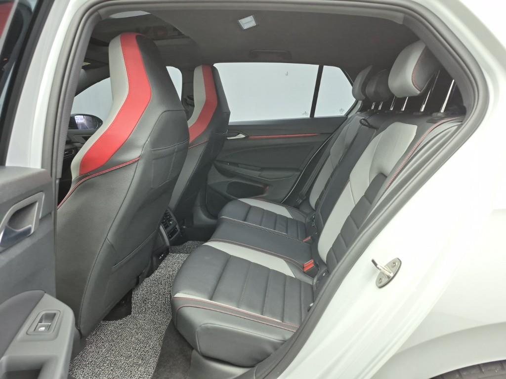 Volkswagen Golf - Vista 12