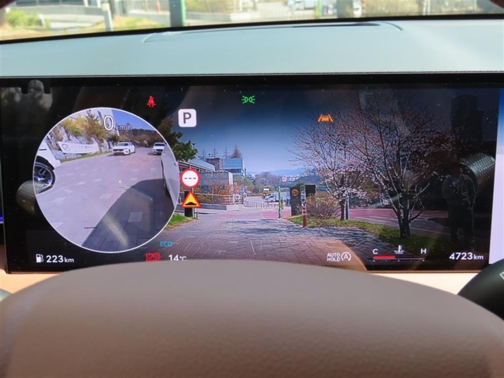 Genesis GV70 - Vista 9