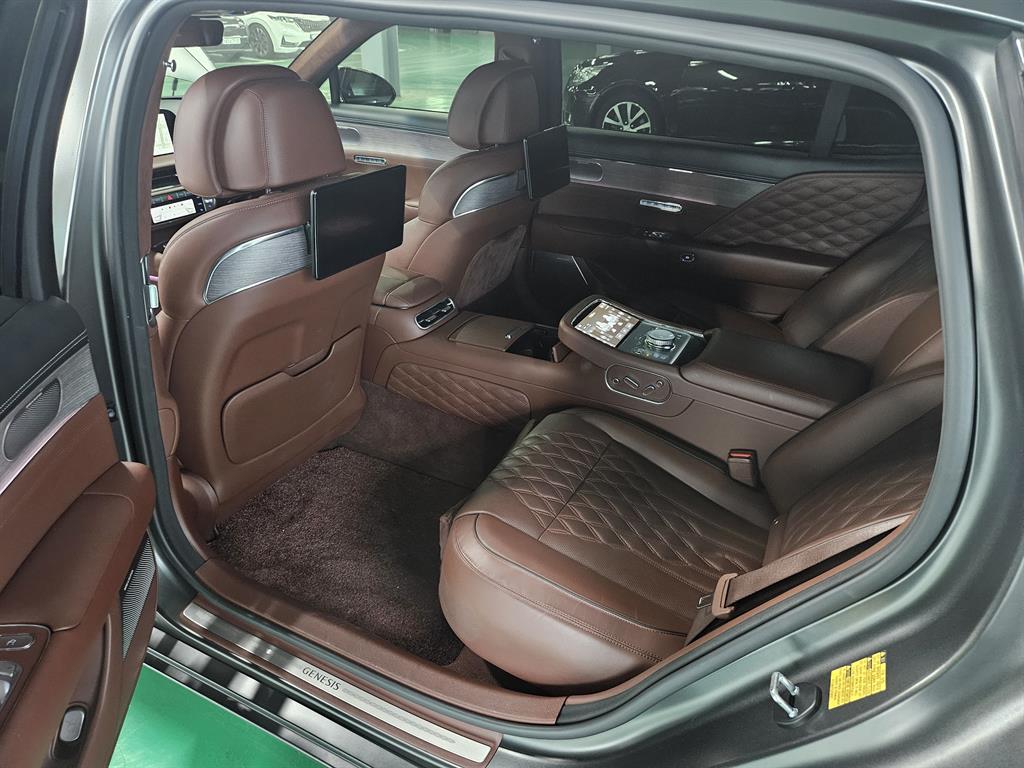 Genesis G90 - Vista 7