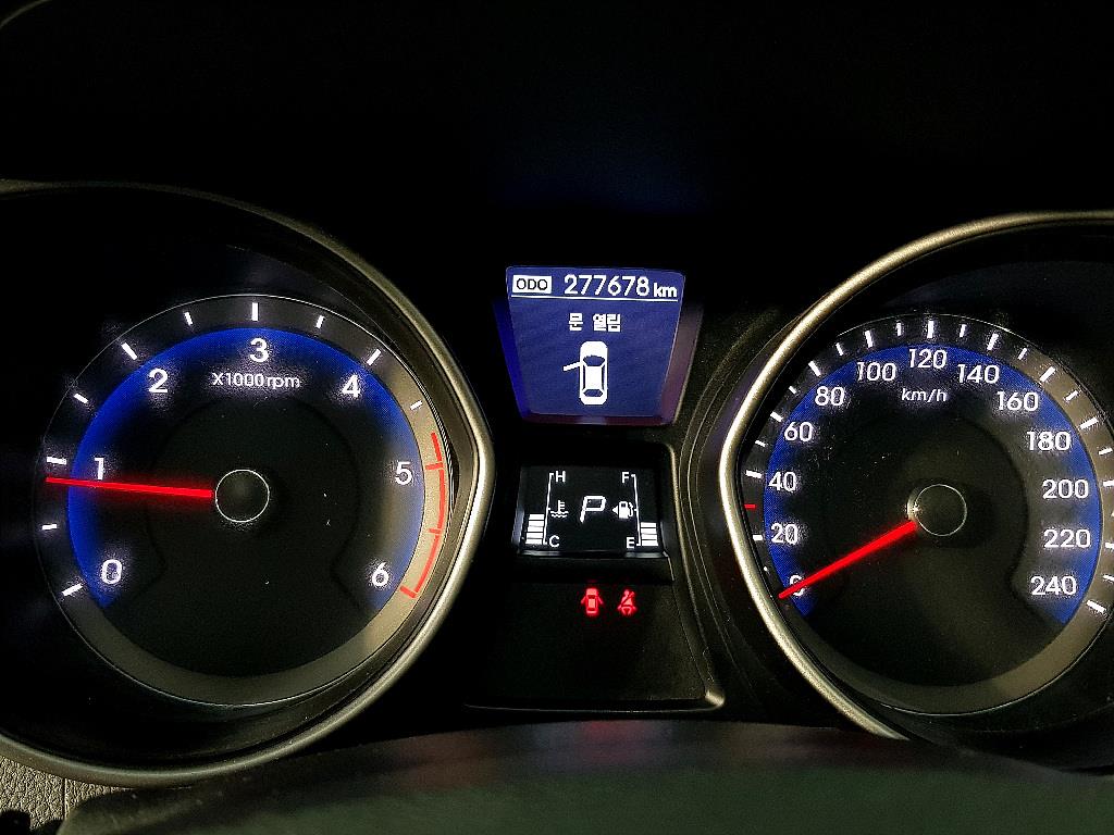 HYUNDAI i30 - Vista 7