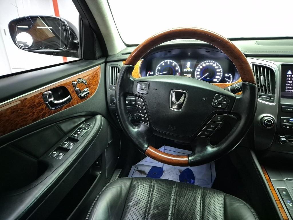 HYUNDAI Equus - Vista 9