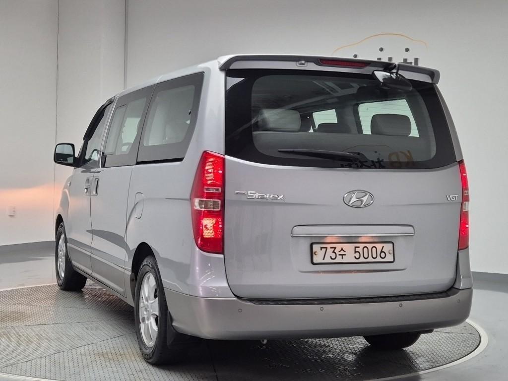 HYUNDAI Starex - Vista 4