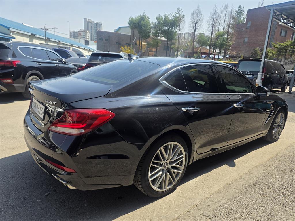 Genesis G70 - Vista 4