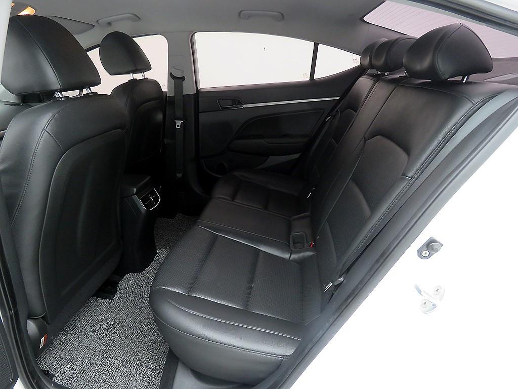 HYUNDAI Avante - Vista 6