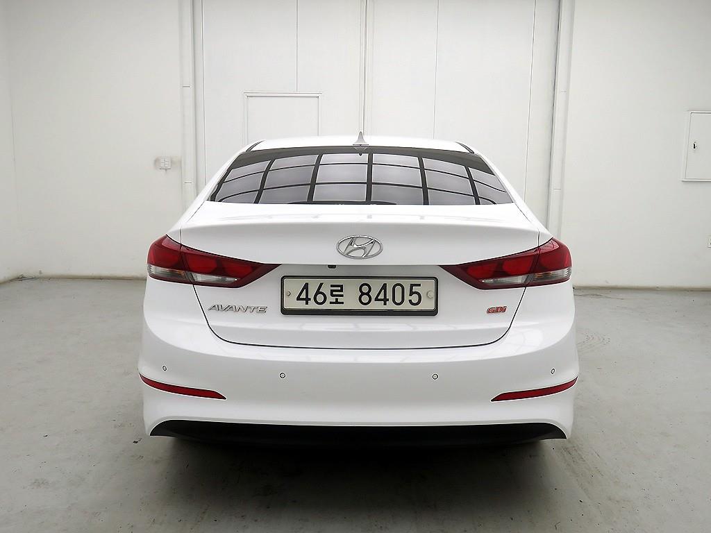 HYUNDAI Avante - Vista 3