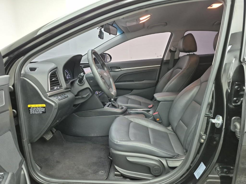 HYUNDAI Avante - Vista 11