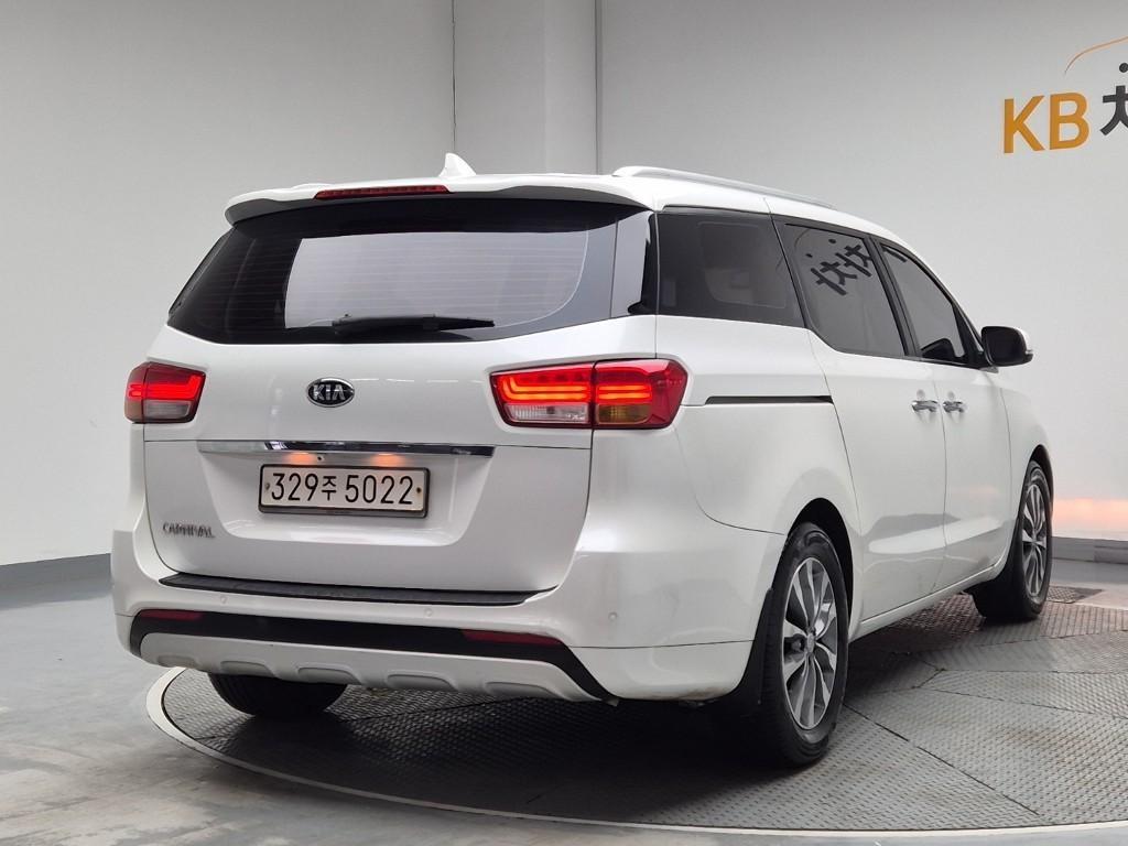 KIA Carnival - Vista 3