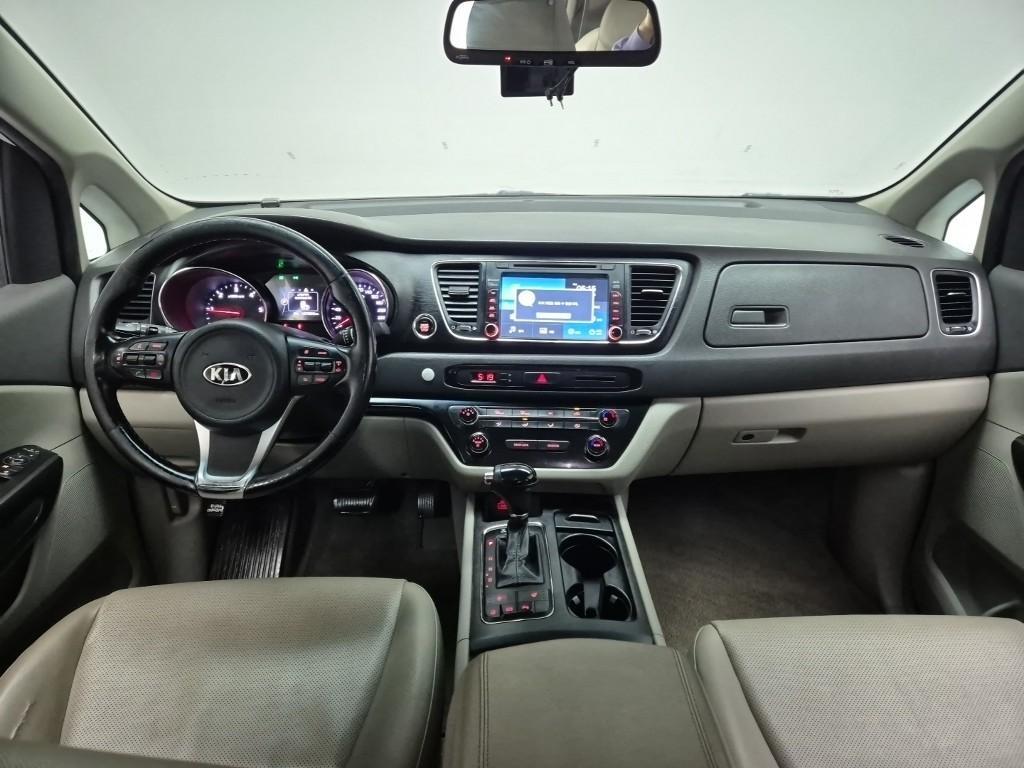 KIA Carnival - Vista 7