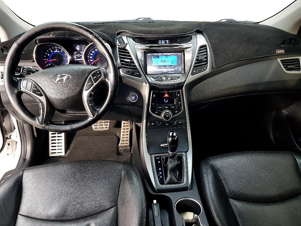 HYUNDAI Avante - Vista 5