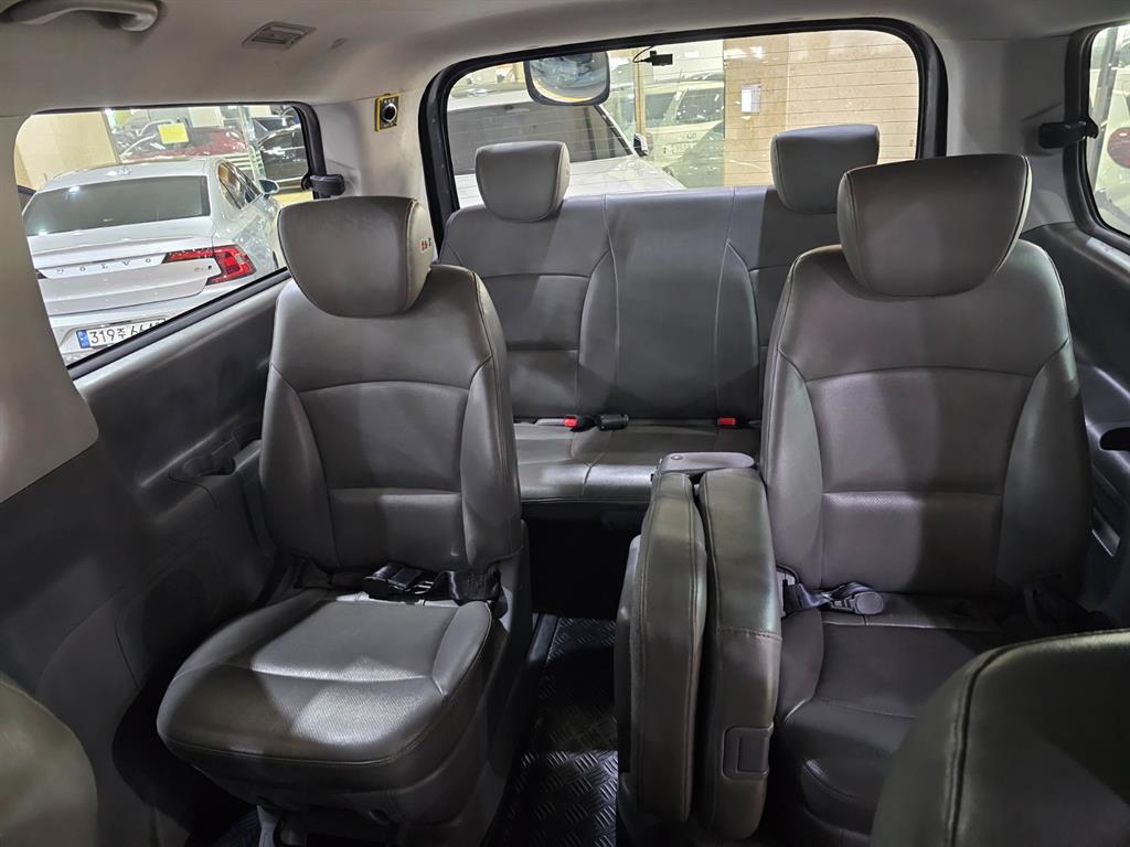 HYUNDAI Starex - Vista 10