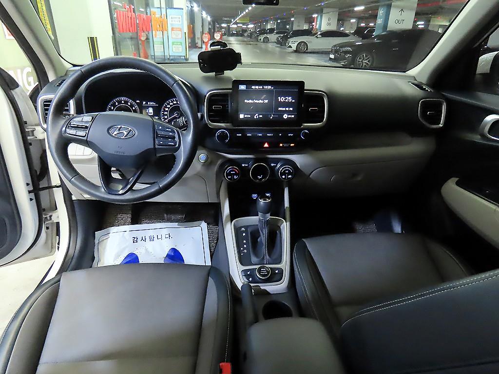 HYUNDAI Venue - Vista 10