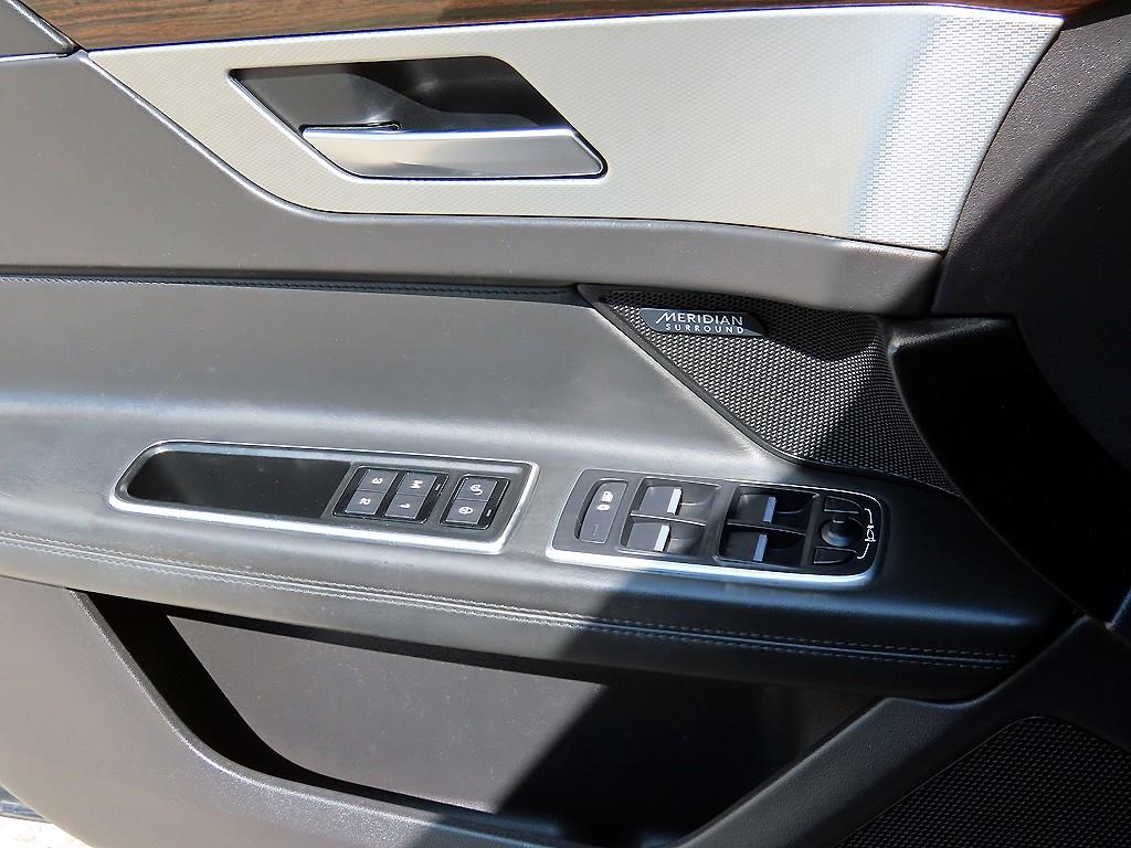 Jaguar XF - Vista 12