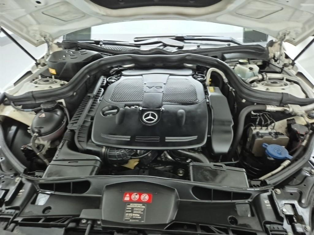Mercedes Benz E class - Vista 5