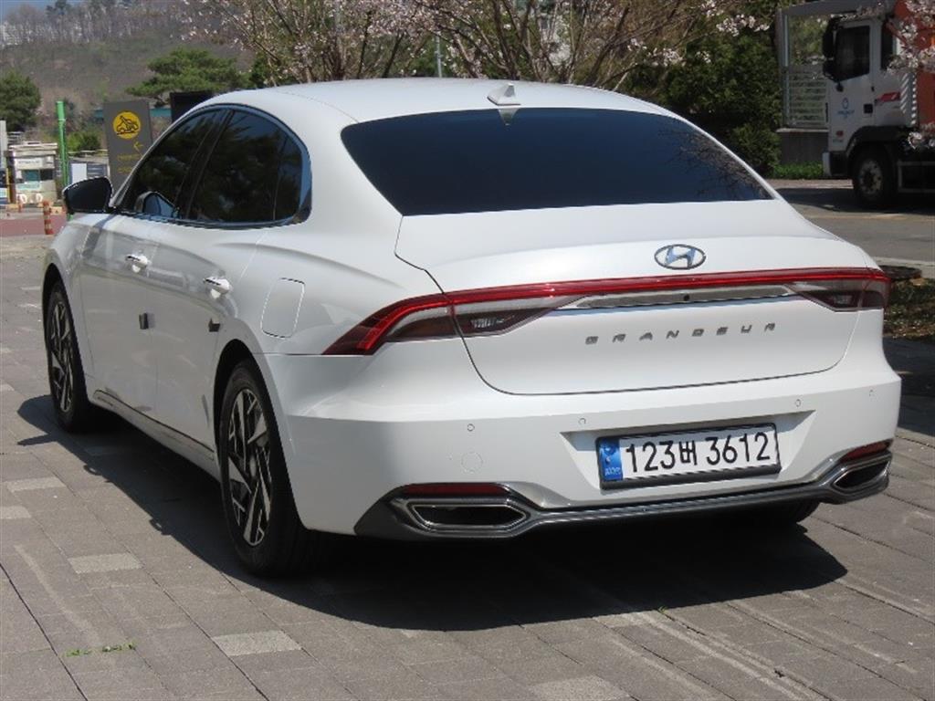 HYUNDAI Grandeur - Vista 7
