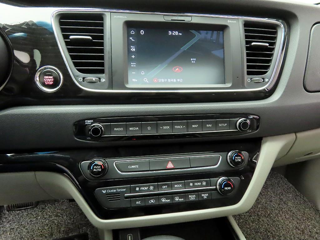 KIA Carnival - Vista 9