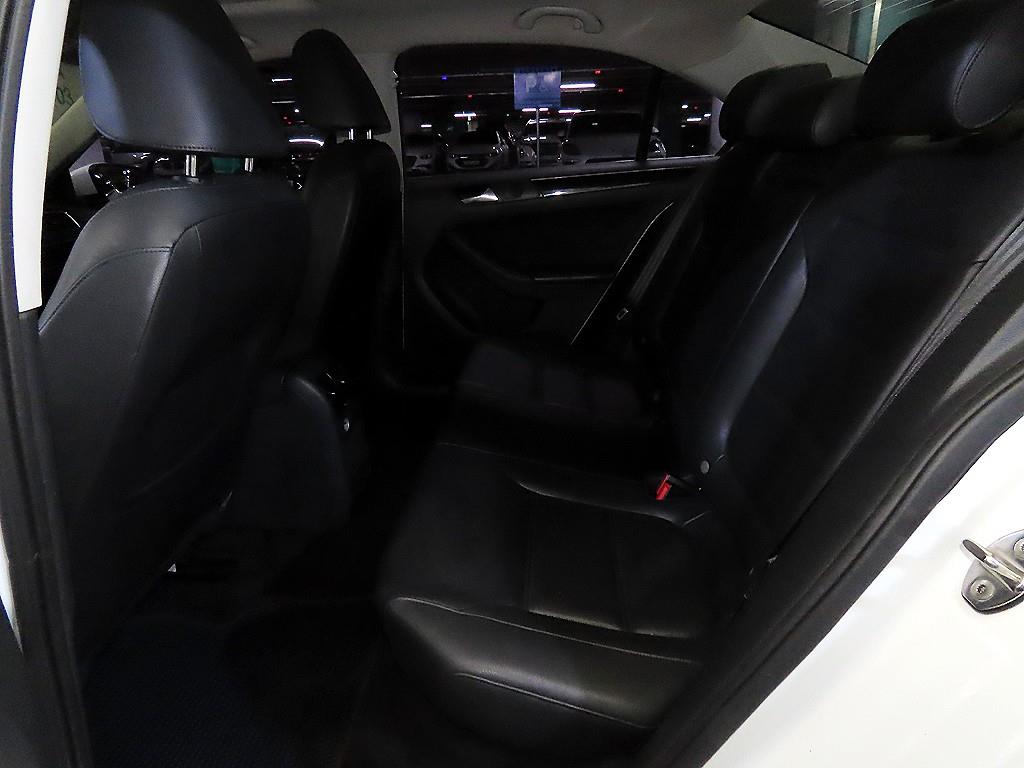 Volkswagen Jetta - Vista 7