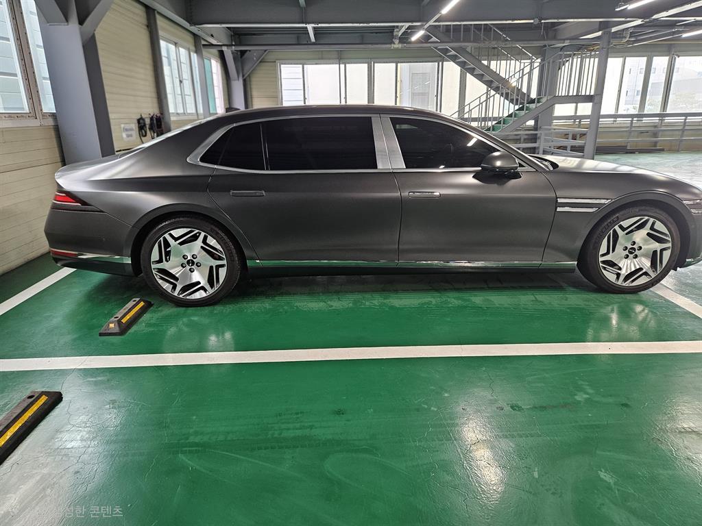 Genesis G90 - Vista 6