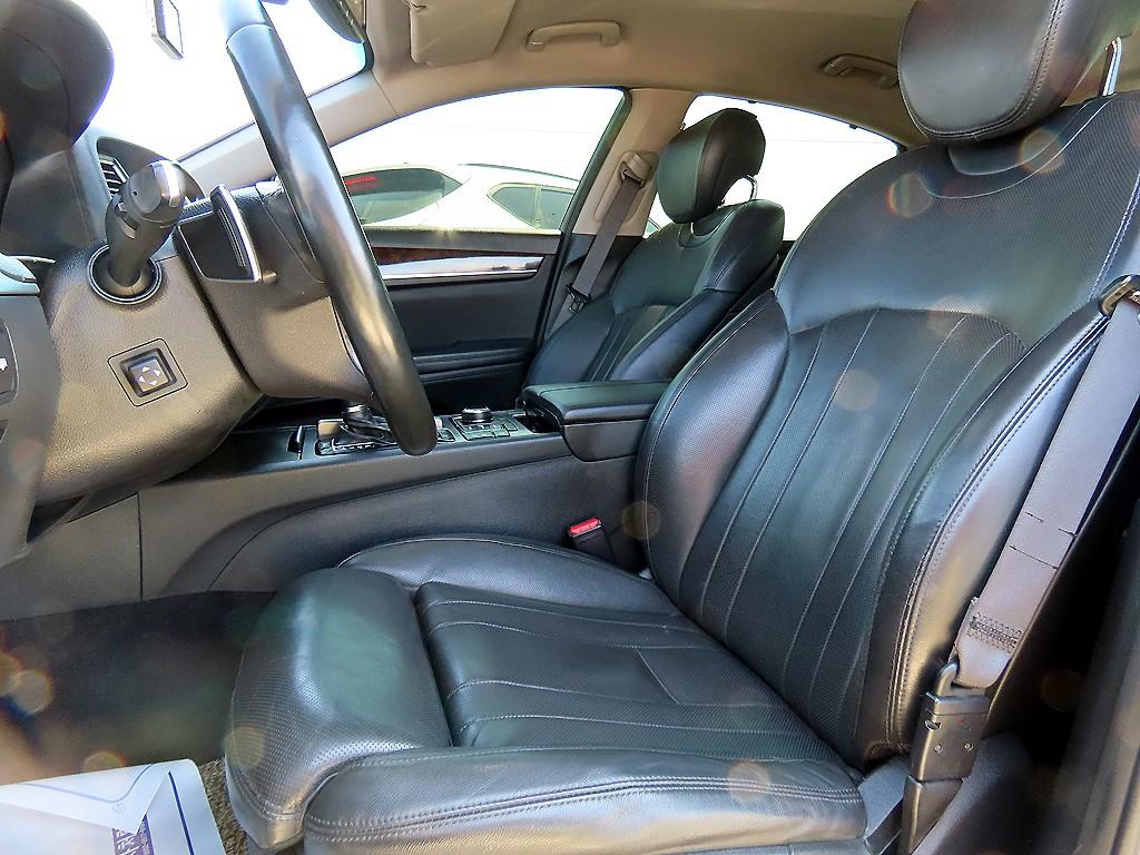 HYUNDAI Genesis - Vista 5