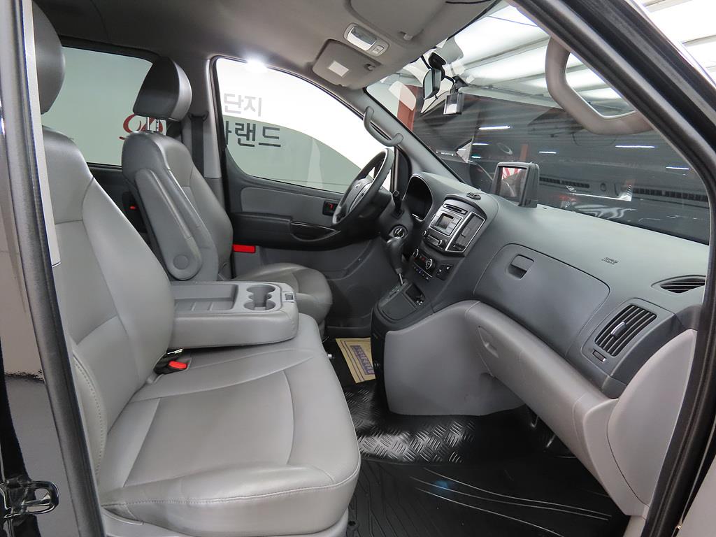 HYUNDAI Starex - Vista 9