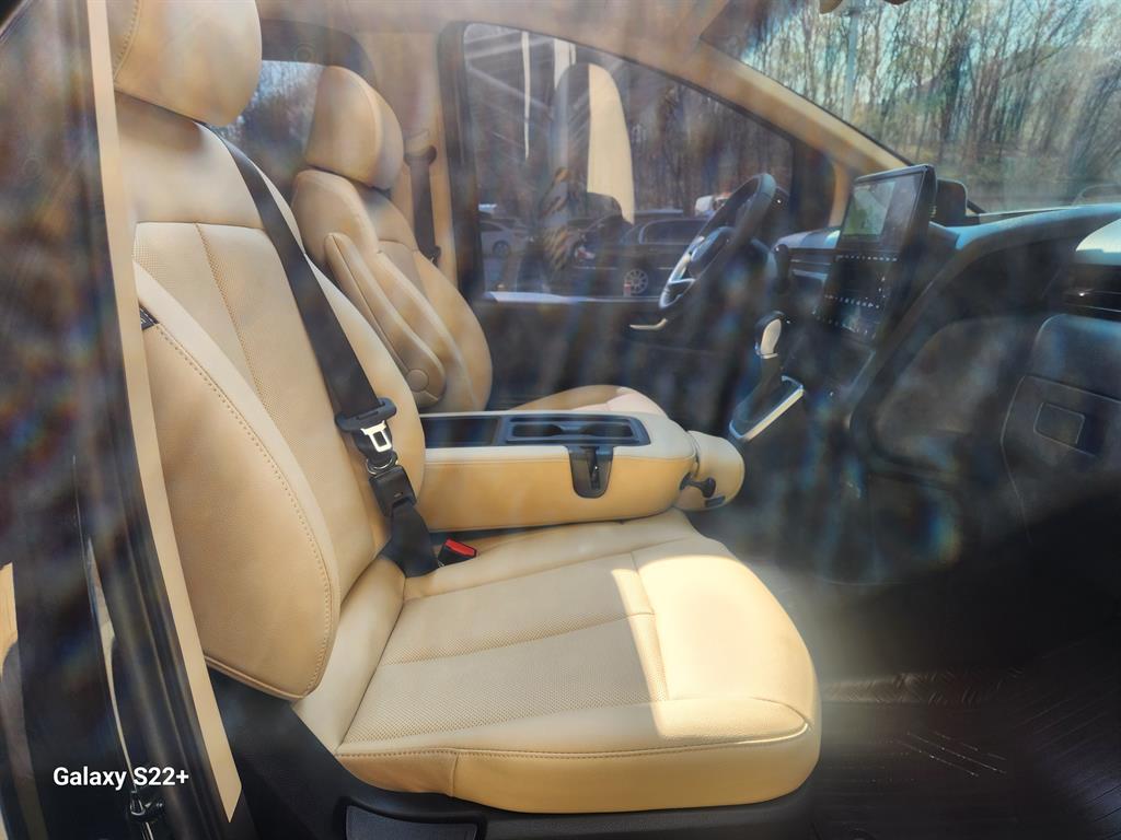 HYUNDAI Staria - Vista 10