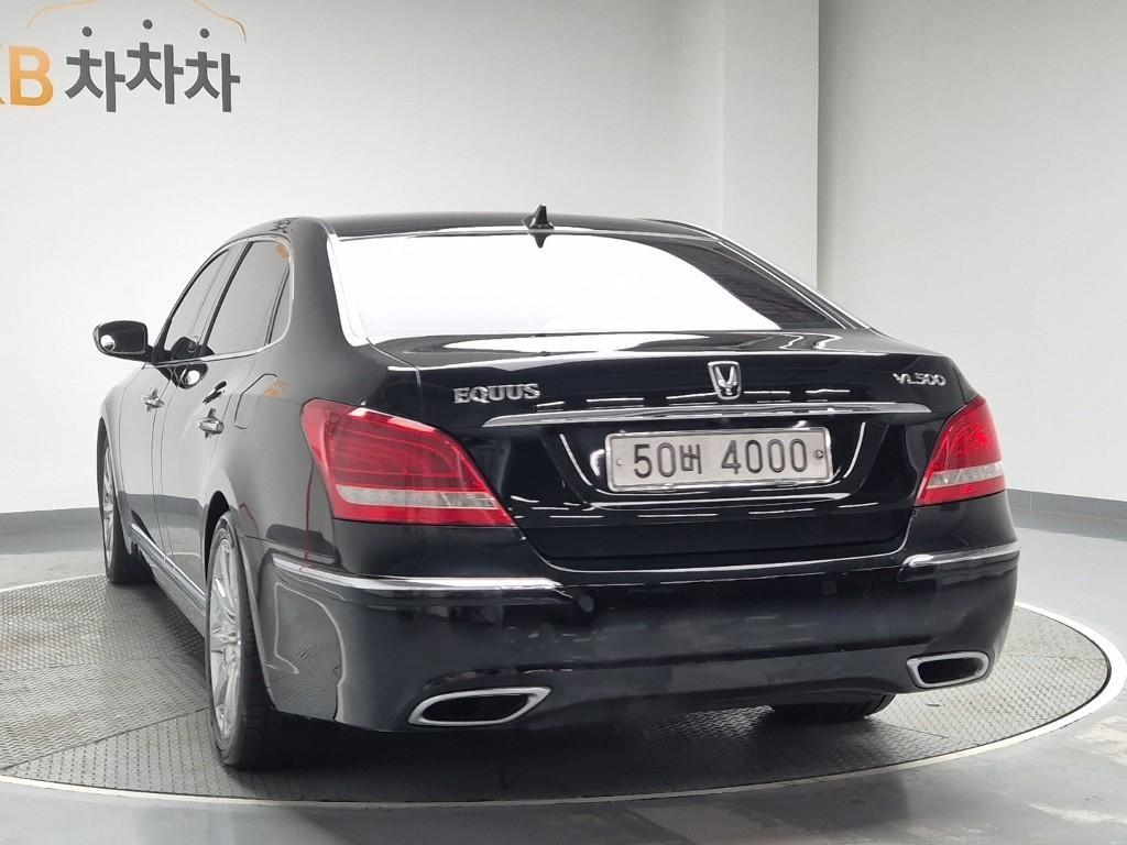 HYUNDAI Equus - Vista 4