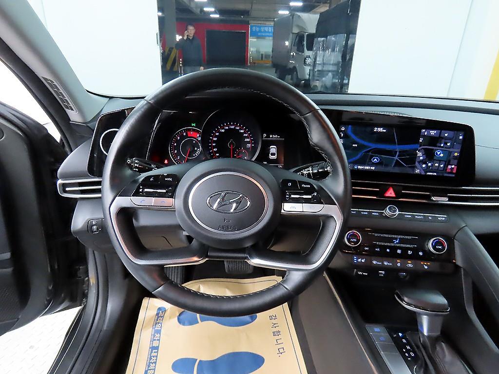 HYUNDAI Avante - Vista 9