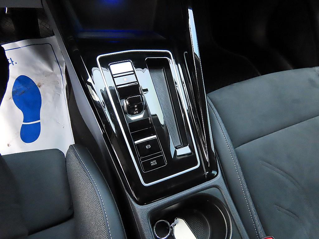 Volkswagen Golf - Vista 10