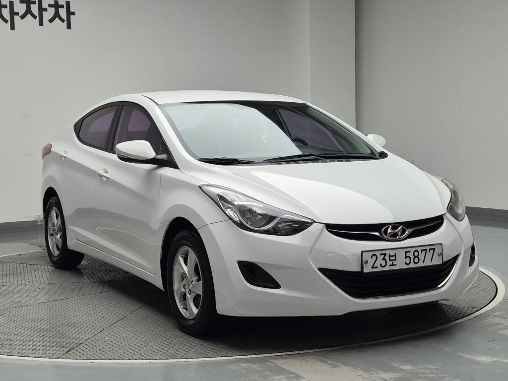 HYUNDAI Avante - Vista 3