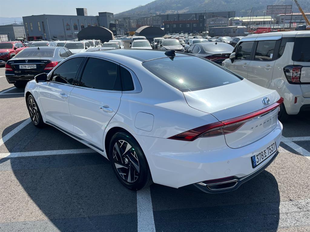 HYUNDAI Grandeur - Vista 5