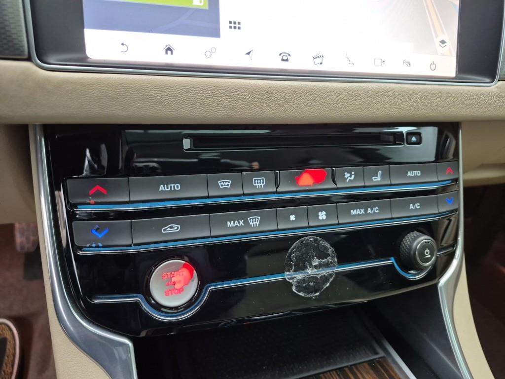 Jaguar XF - Vista 10