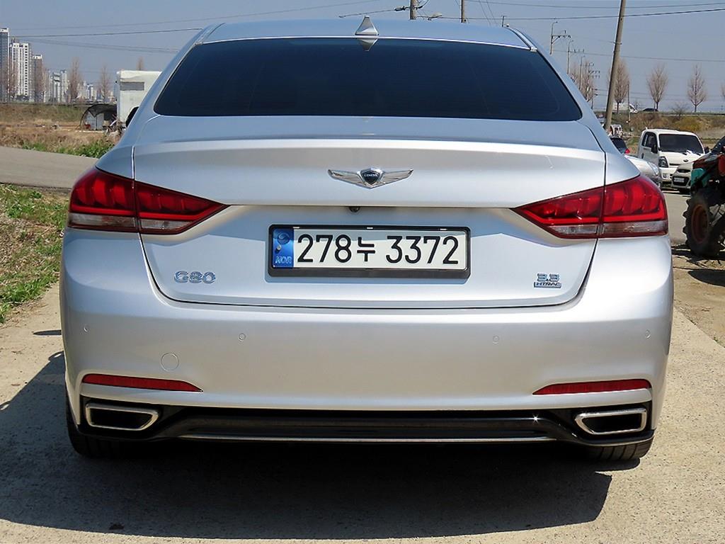 HYUNDAI Genesis - Vista 4